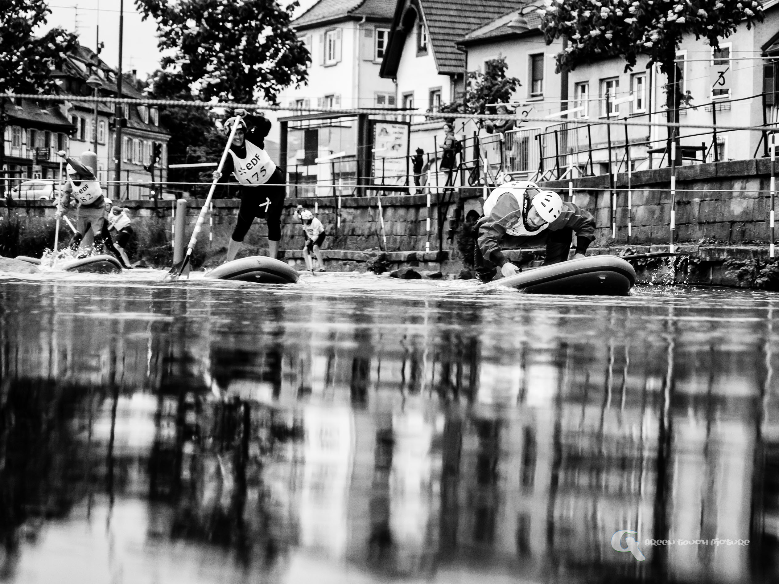 French selection, Down River, Kayak, Women, Wild Water, Big Water,  ©Green Touch Picutre / Theodore Heitz